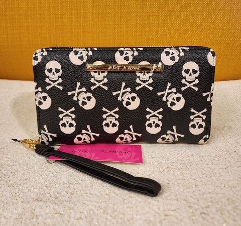 Amazon.com: Betsey Johnson Bull Dog Bow Wallet on a Chain, Black/White :  Clothing, Shoes & Jewelry